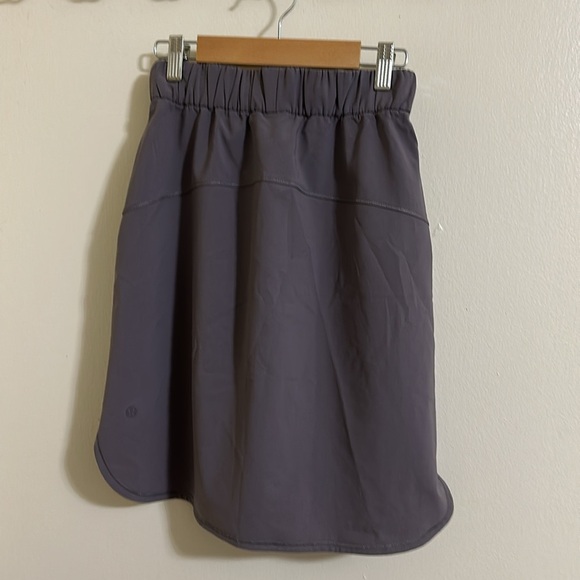 EUC lululemon On the Fly Skirt size 2 - Picture 3 of 4